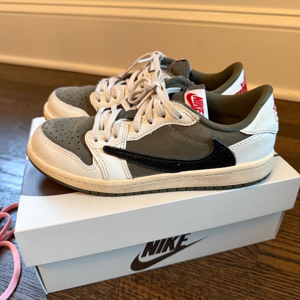 Kids Travis Scott x Retro Jordan 1 Low sneakers, 3Y